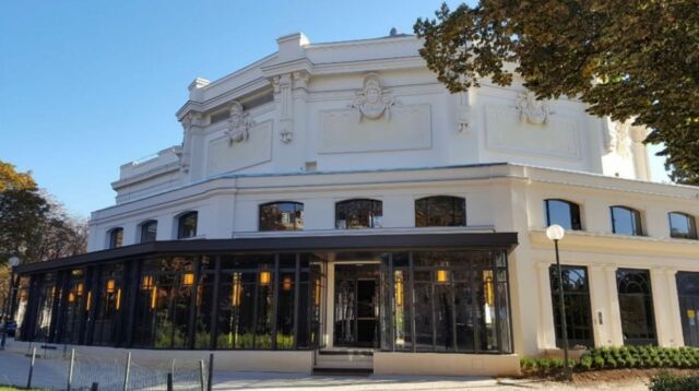Nous sommes heureux de vous annoncer que votre Carte @americanexpress est désormais acceptée au @theatre_marigny pour profiter de vos spectacles. 

Que ce soit pour vos billets, vos rafraîchissements ou vos petites faims, votre Carte vous accompagne dans vos plus beaux moments ! 

#carteafamex