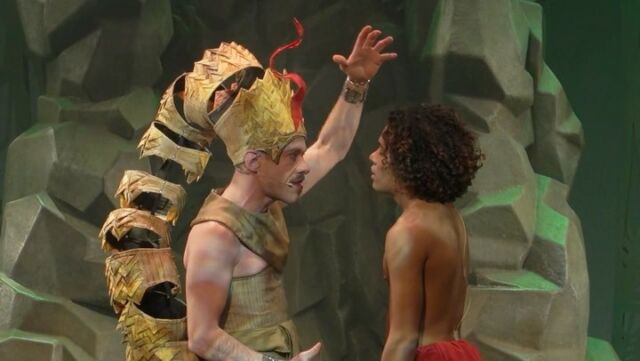 Découvrez le voyage initiatique de Mowgli, ce petit d’homme qui expérimente les grands principes de la vie au contact des animaux et de la nature.  
« Le Livre de la Jungle » mis en scène par Ned Grujic, dès le 2 octobre au Théâtre de Paris. 🎭  #livredelajungle #mowgli #theatre #theatredeparis #sortieenfamille #sortiraparis
